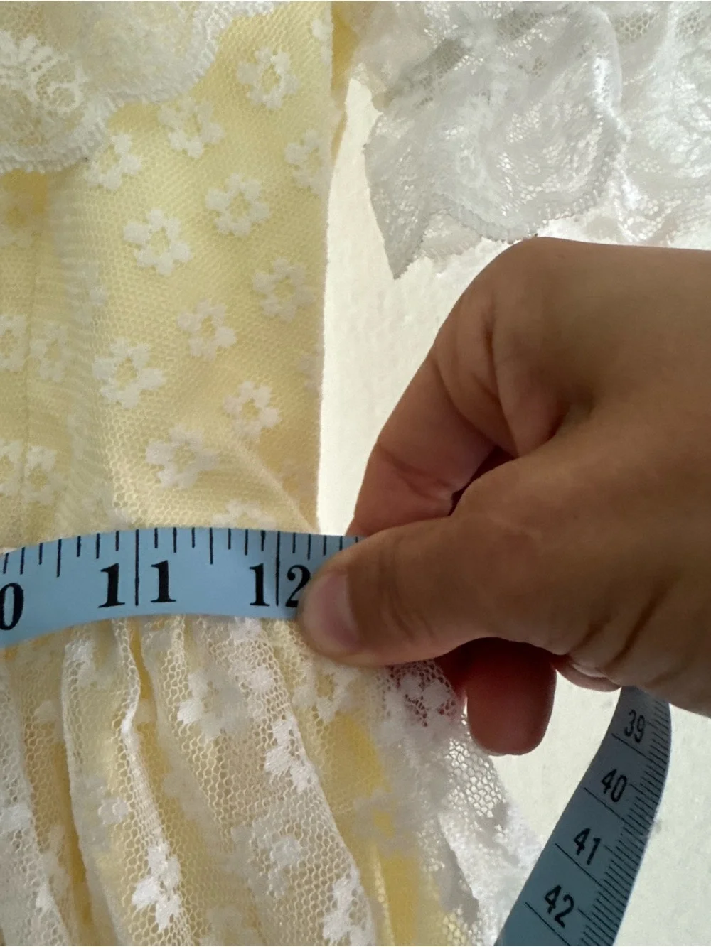 Vintage Golden Age Girls Size 6 Yellow White Floral Lace pageant dress
